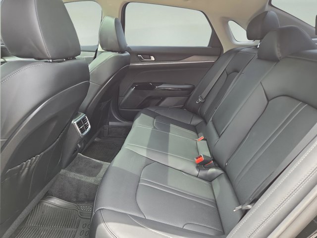 Vehicle image 13 of 29