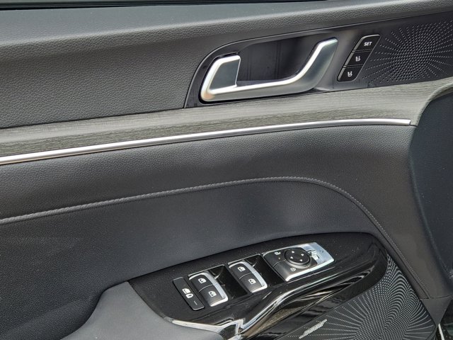 Vehicle image 25 of 29