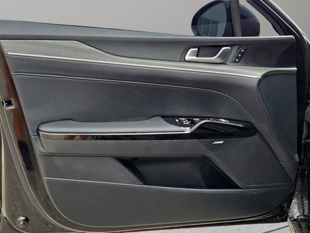 Vehicle image 24 of 29