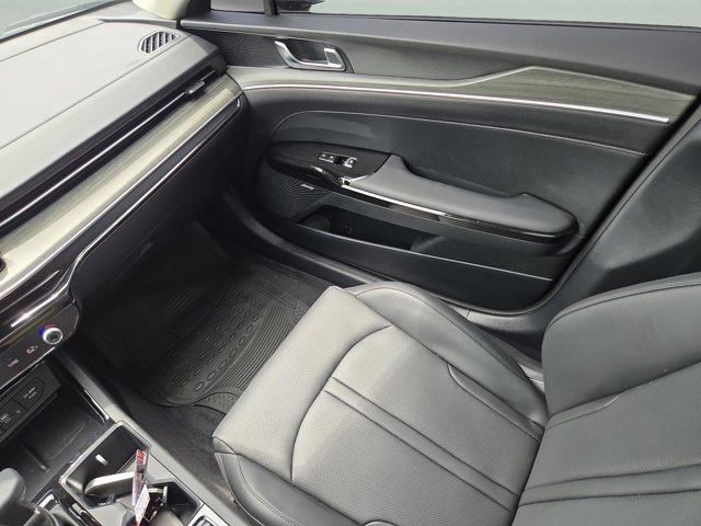 Vehicle image 17 of 29