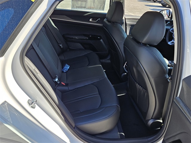 Vehicle image 10 of 22
