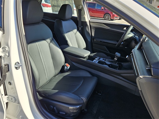 Vehicle image 9 of 22
