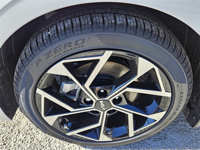 Vehicle image 8 of 22