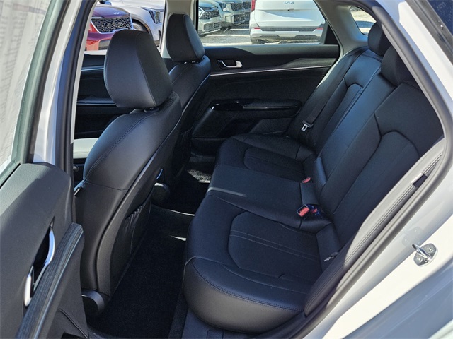 Vehicle image 11 of 22
