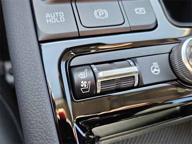 Vehicle image 19 of 22