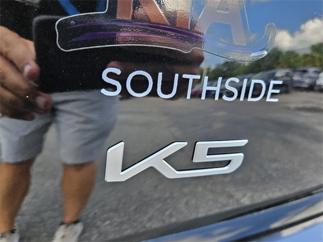 Vehicle image 14 of 22