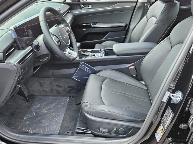 Vehicle image 10 of 22