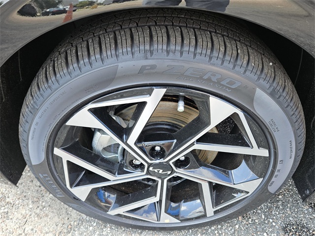 Vehicle image 6 of 22