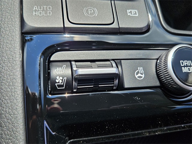 Vehicle image 18 of 22