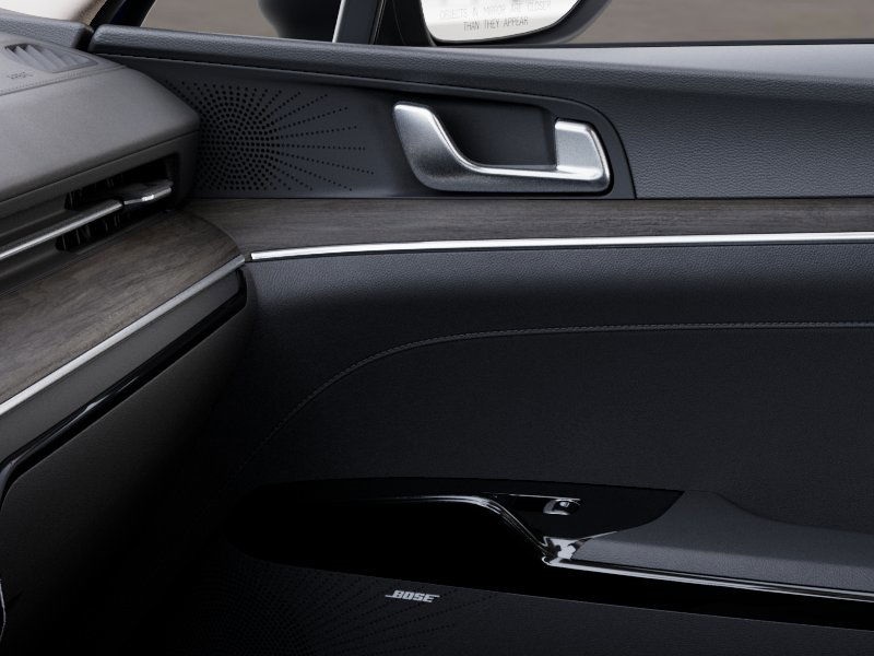 Vehicle image 25 of 27