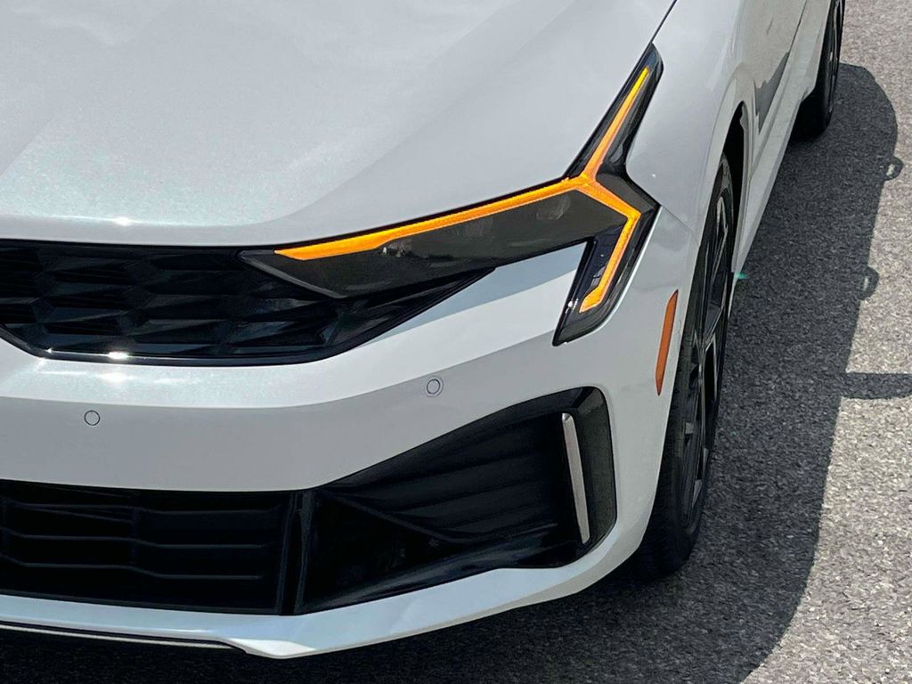 Vehicle image 32 of 44