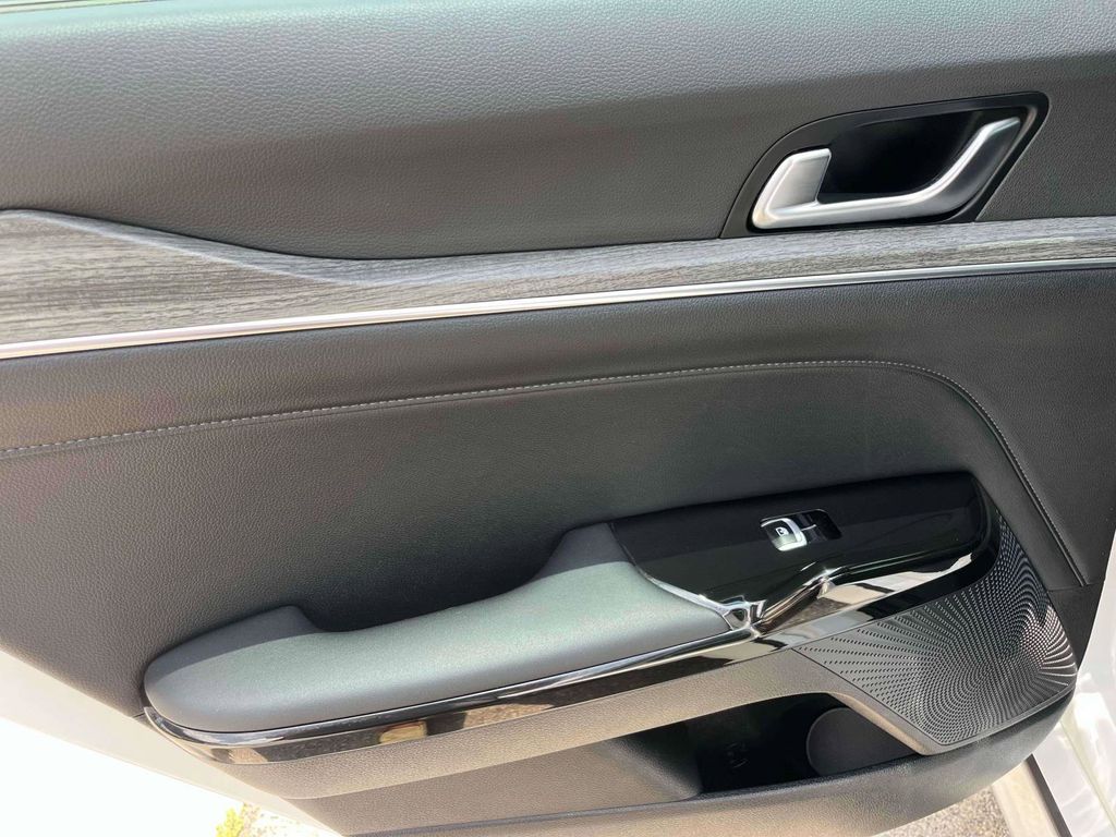 Vehicle image 12 of 44