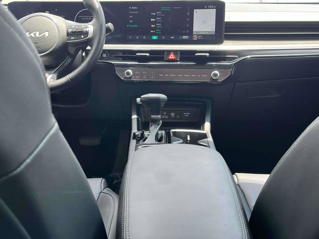 Vehicle image 10 of 44