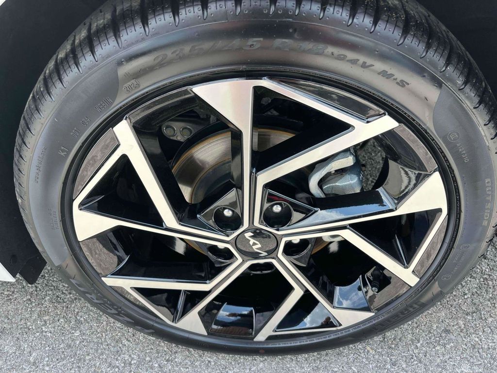 Vehicle image 34 of 44