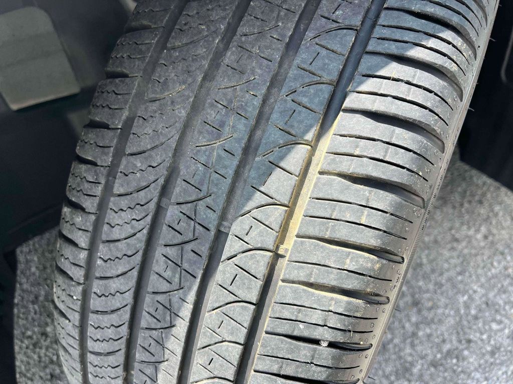 Vehicle image 35 of 44