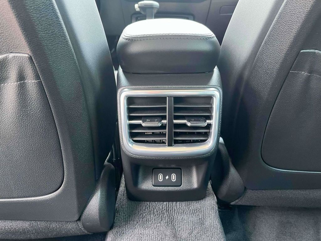 Vehicle image 11 of 44