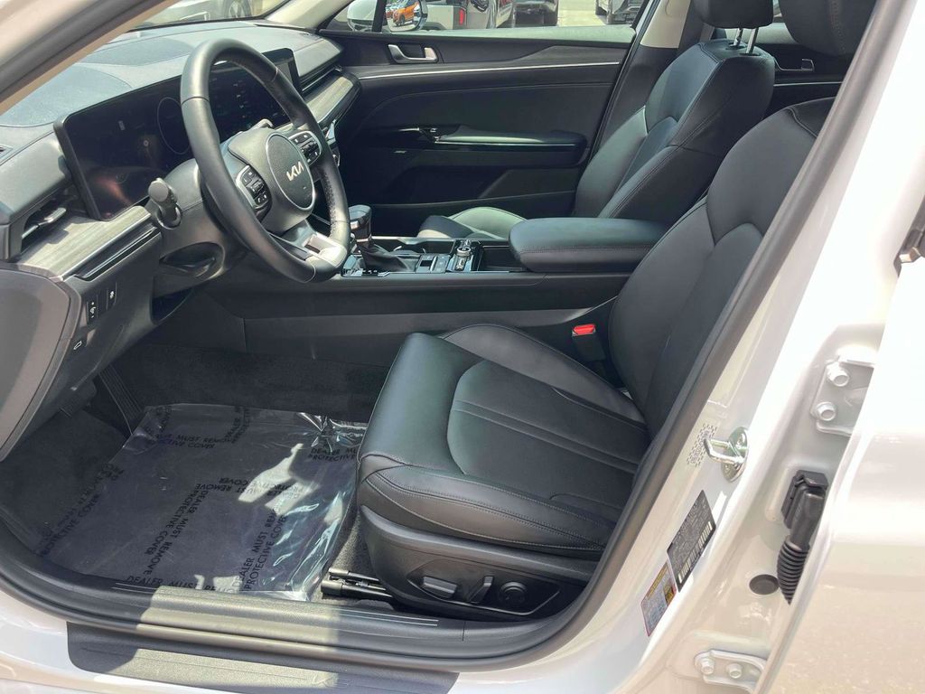 Vehicle image 21 of 44