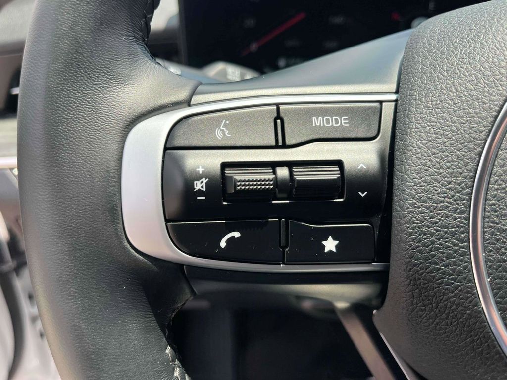 Vehicle image 23 of 44