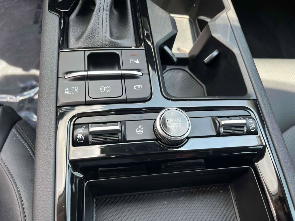 Vehicle image 25 of 44
