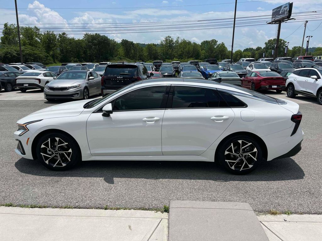 Vehicle image 8 of 44