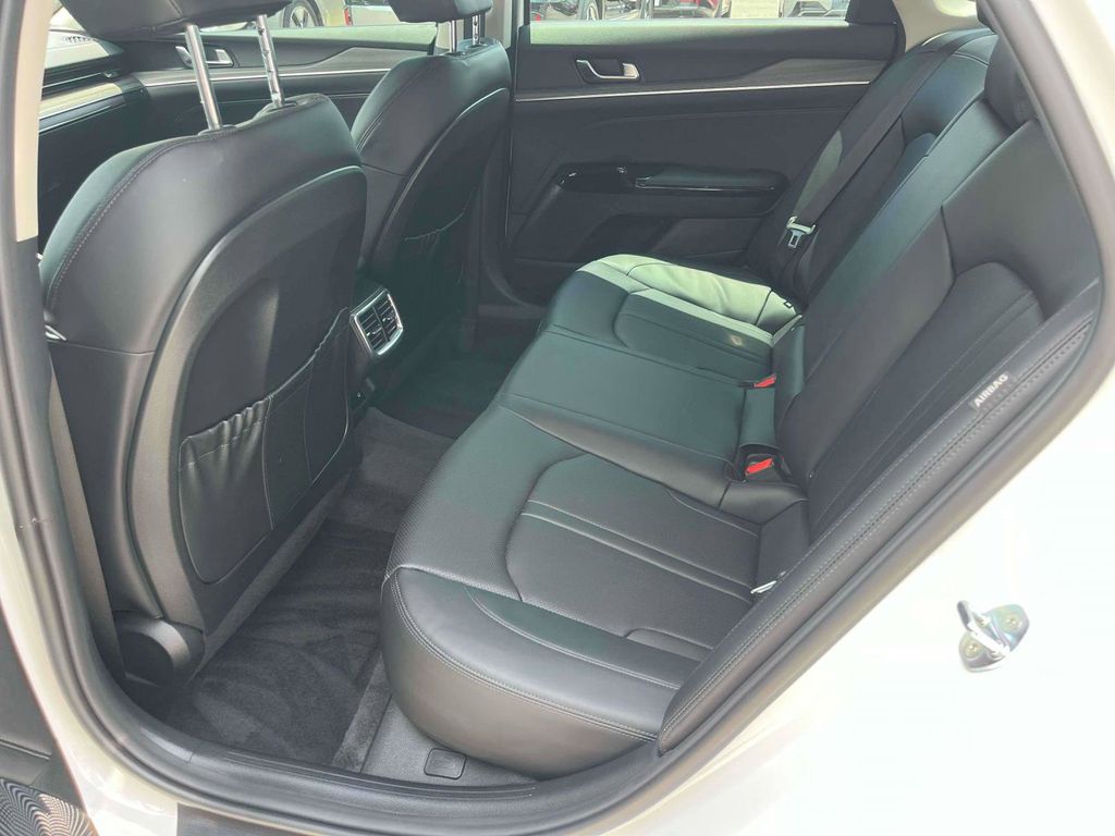 Vehicle image 13 of 44