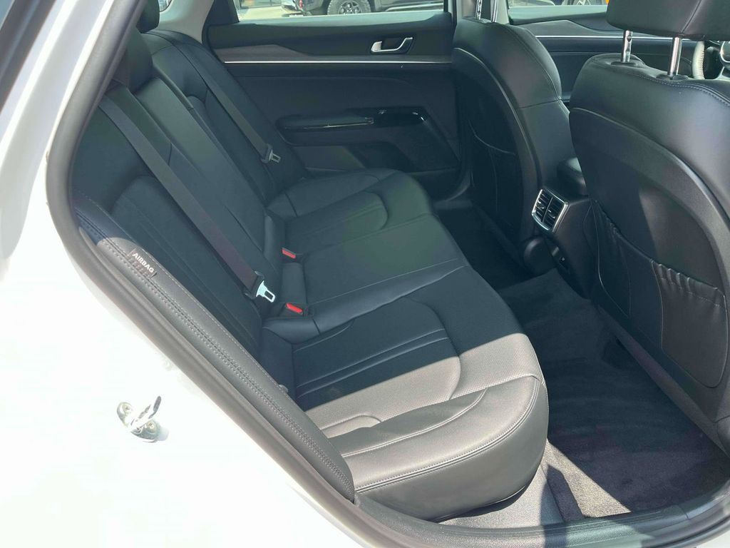 Vehicle image 15 of 44