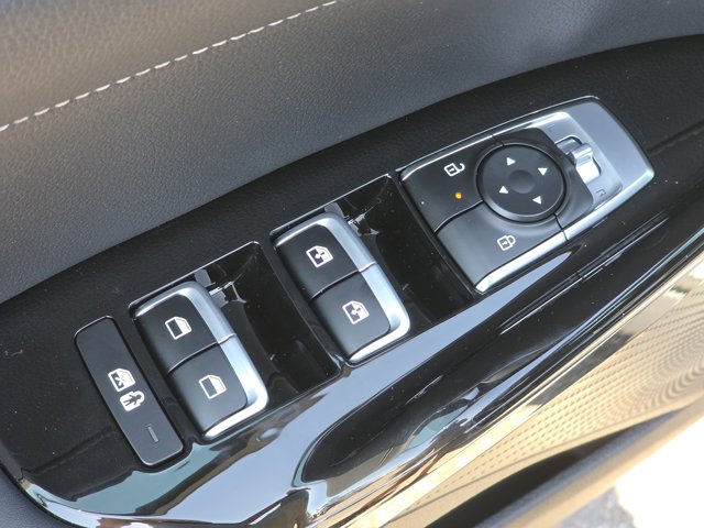 Vehicle image 17 of 33