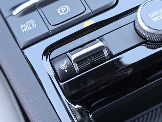 Vehicle image 24 of 33