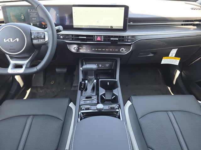 Vehicle image 14 of 33