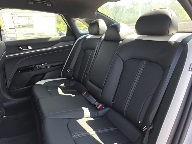 Vehicle image 16 of 33
