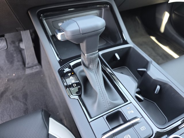 Vehicle image 25 of 33