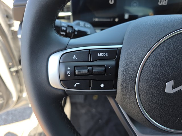 Vehicle image 27 of 33