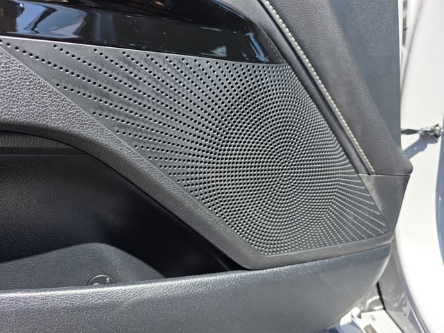 Vehicle image 18 of 33