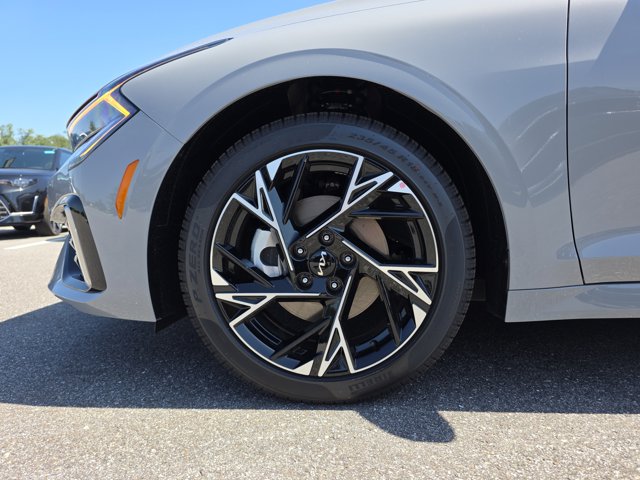 Vehicle image 32 of 33