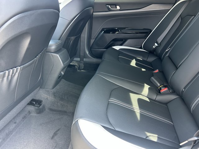 Vehicle image 16 of 38