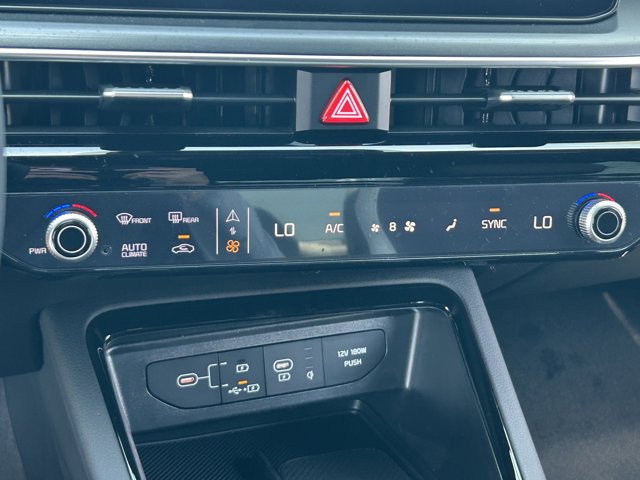 Vehicle image 27 of 38
