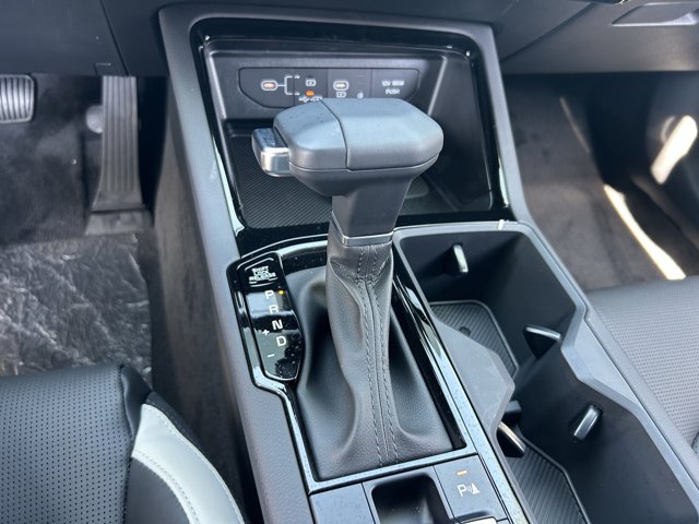 Vehicle image 28 of 38
