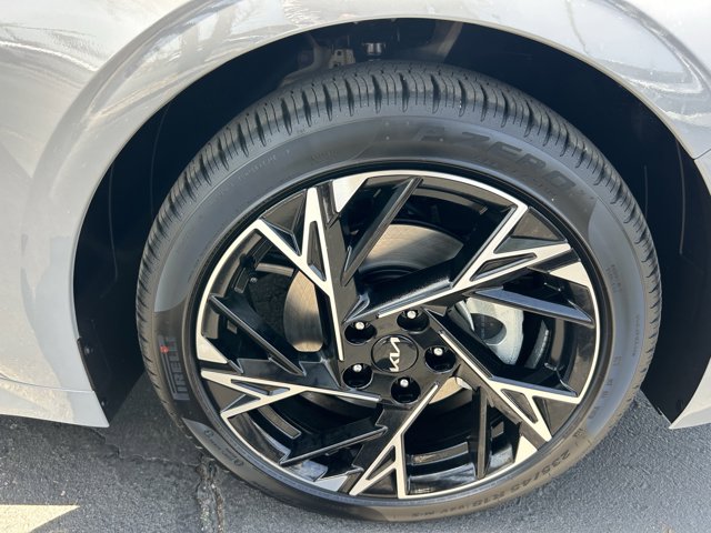 Vehicle image 8 of 38