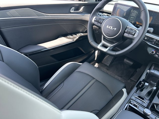 Vehicle image 13 of 38