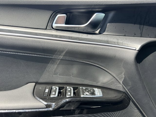 Vehicle image 21 of 38