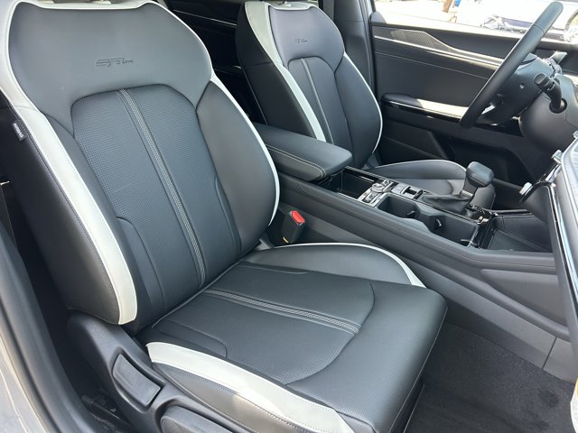 Vehicle image 9 of 38