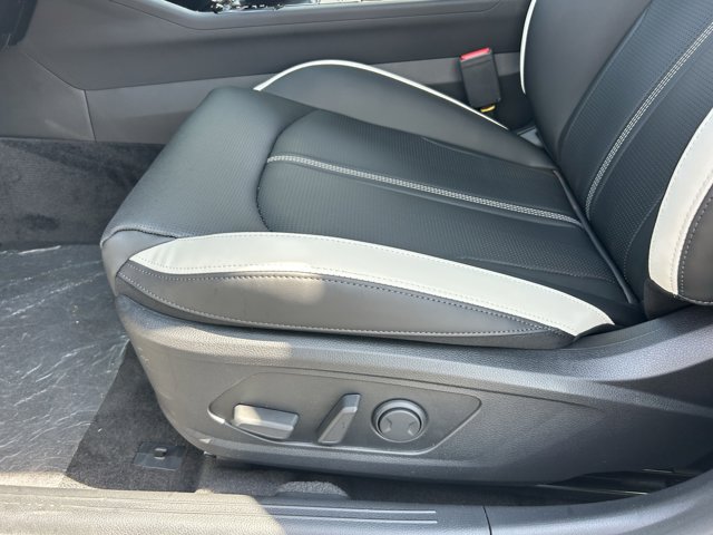 Vehicle image 20 of 38