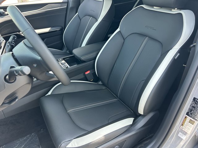 Vehicle image 19 of 38