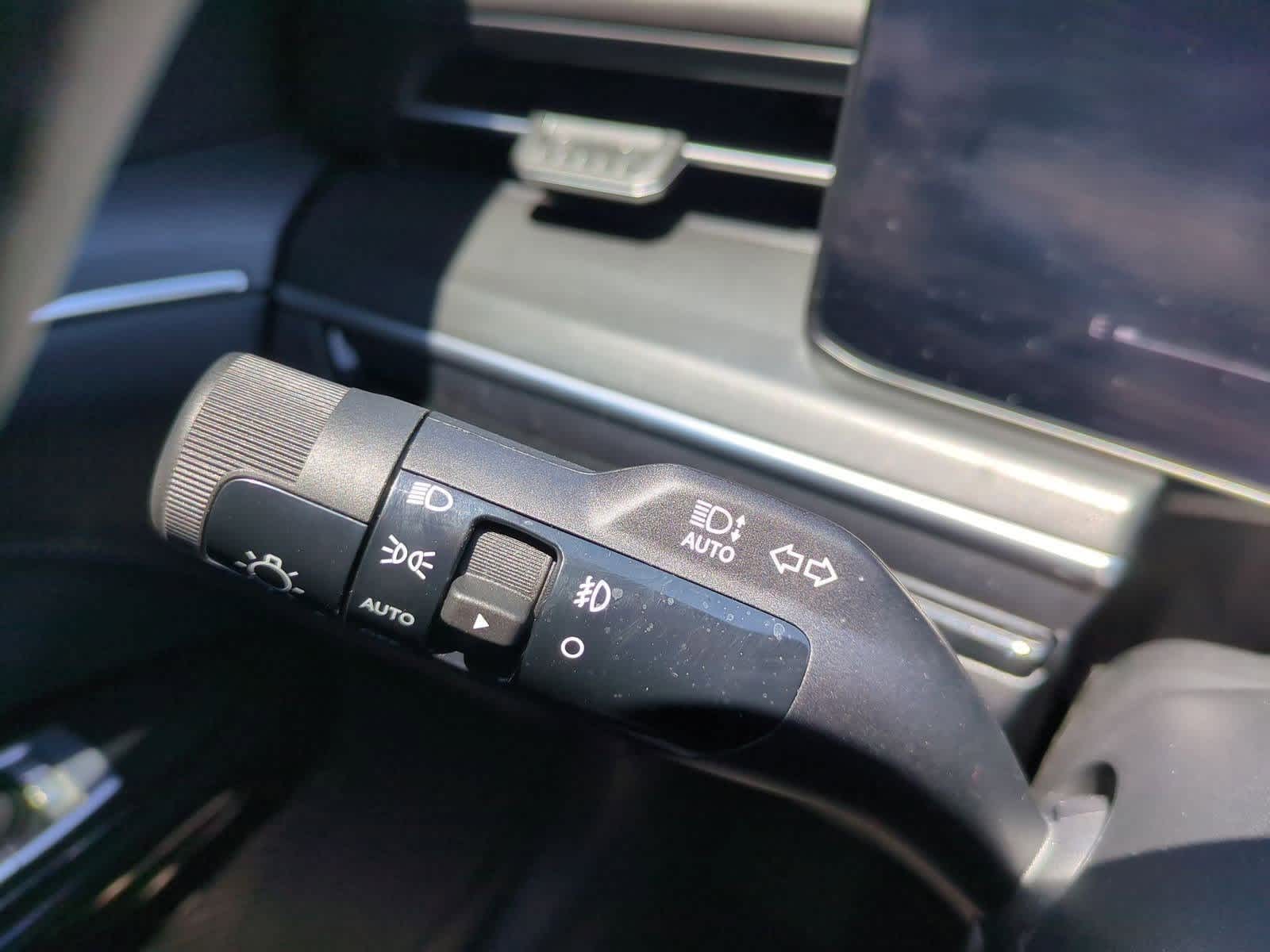 Vehicle image 25 of 34