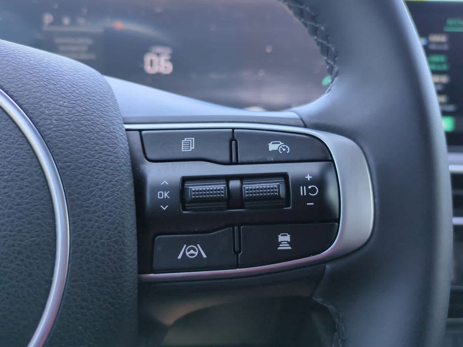 Vehicle image 23 of 34