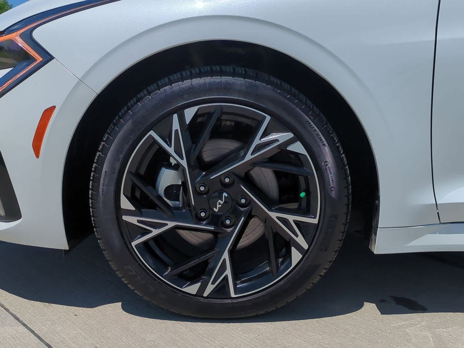 Vehicle image 12 of 34