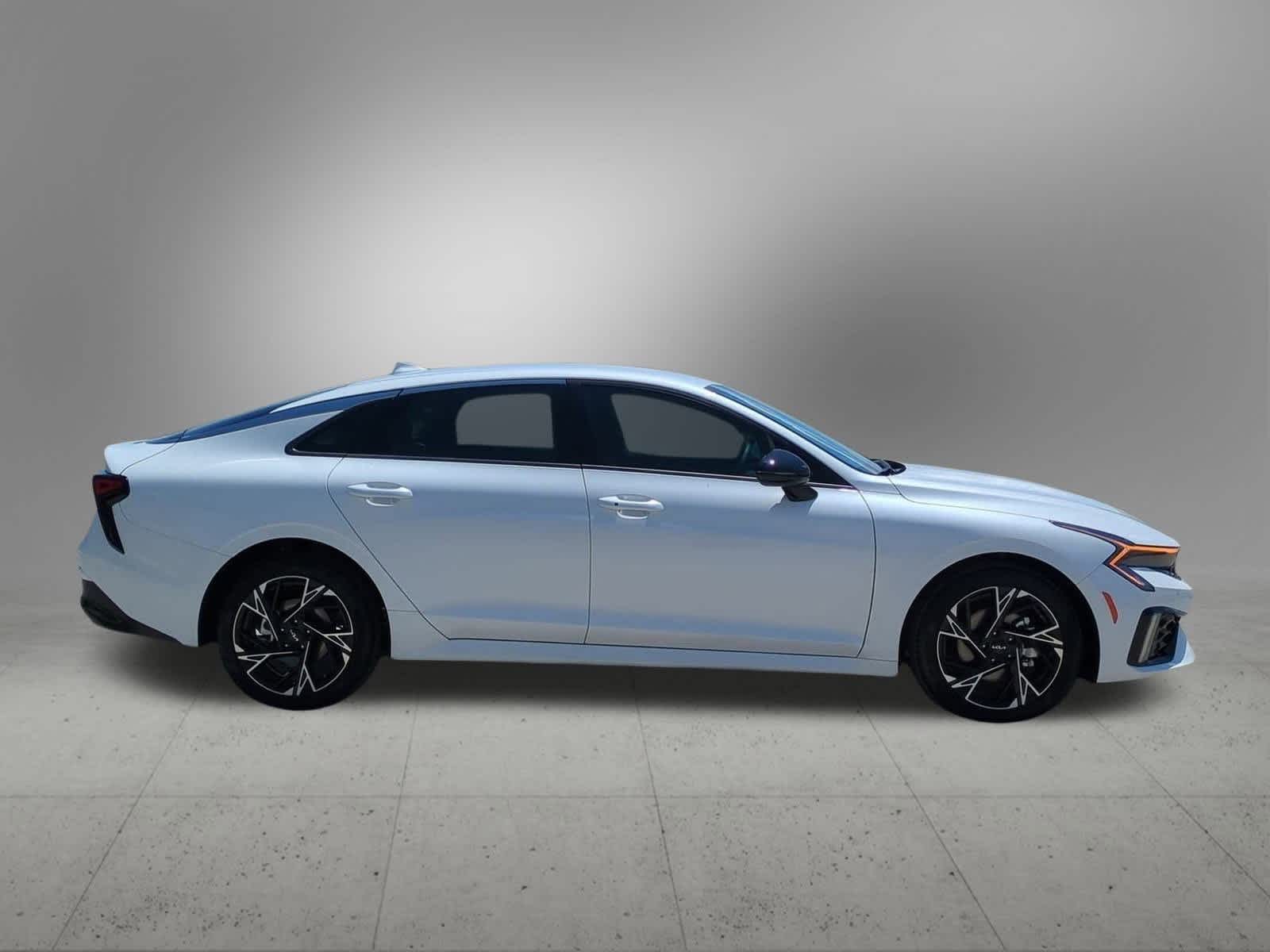 Vehicle image 4 of 34