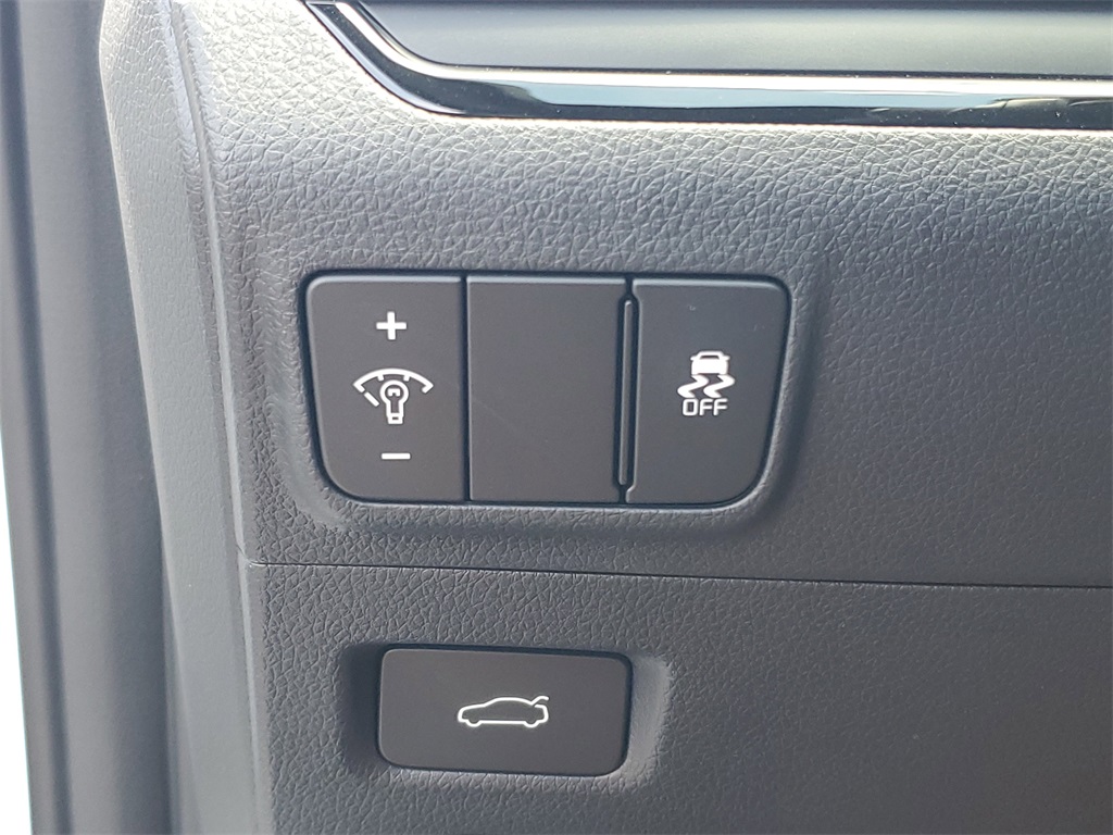 Vehicle image 23 of 30