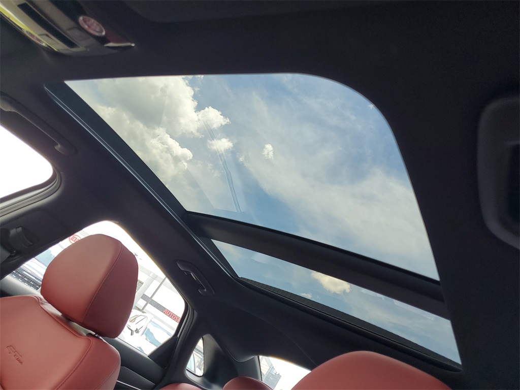 Vehicle image 14 of 30