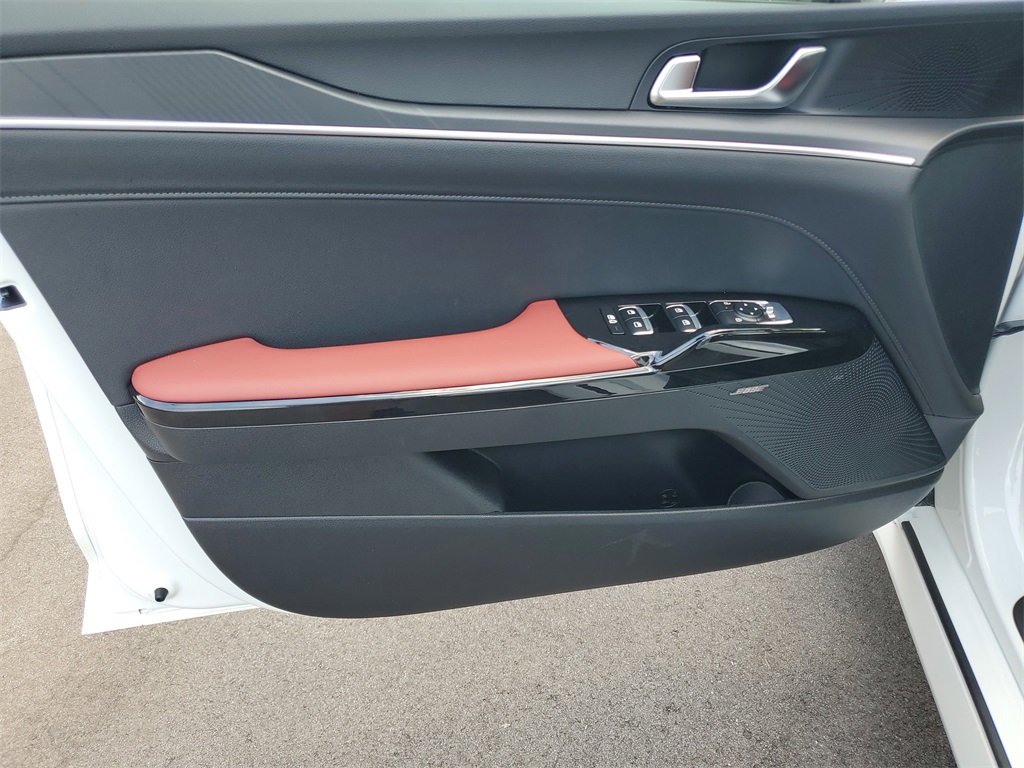 Vehicle image 21 of 30